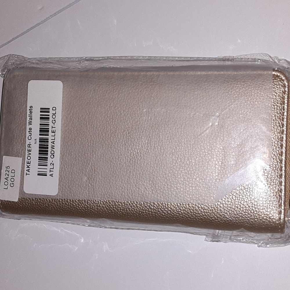 Love of Fashion New York Zippered Wallet $15